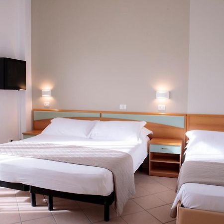 Hotel Holland Rimini Bagian luar foto