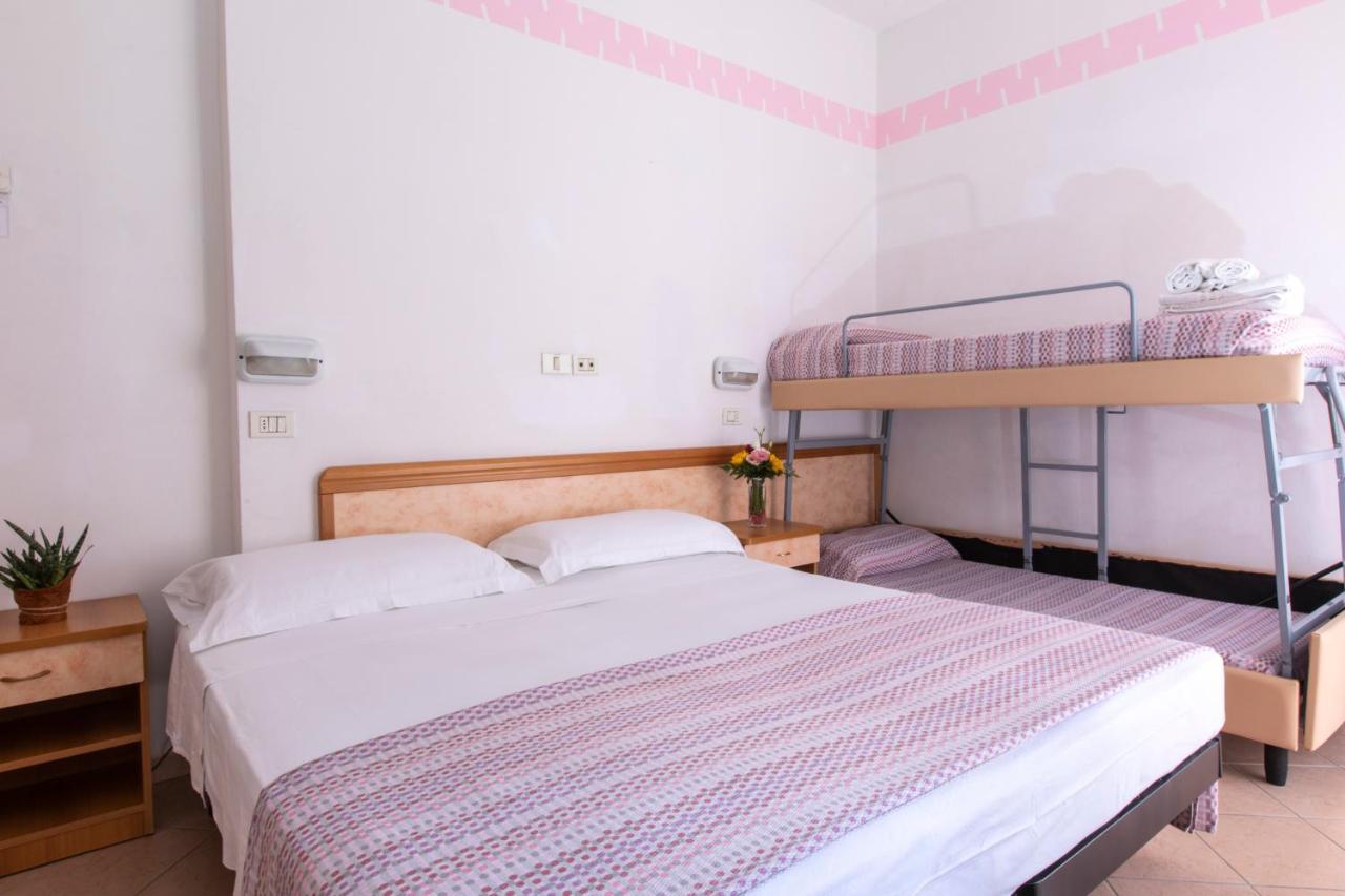 Hotel Holland Rimini Bagian luar foto