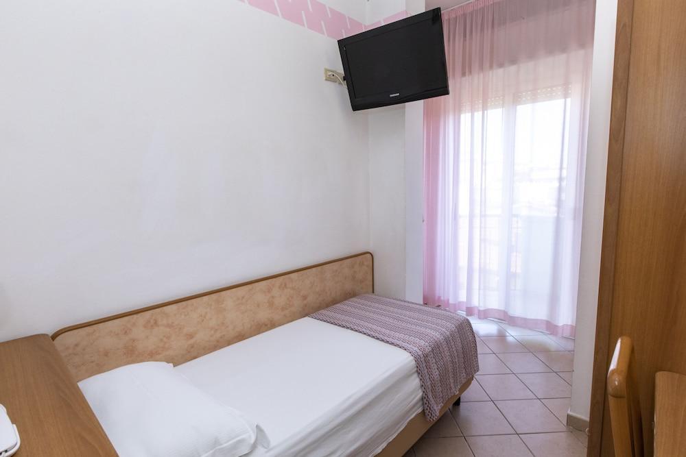 Hotel Holland Rimini Bagian luar foto