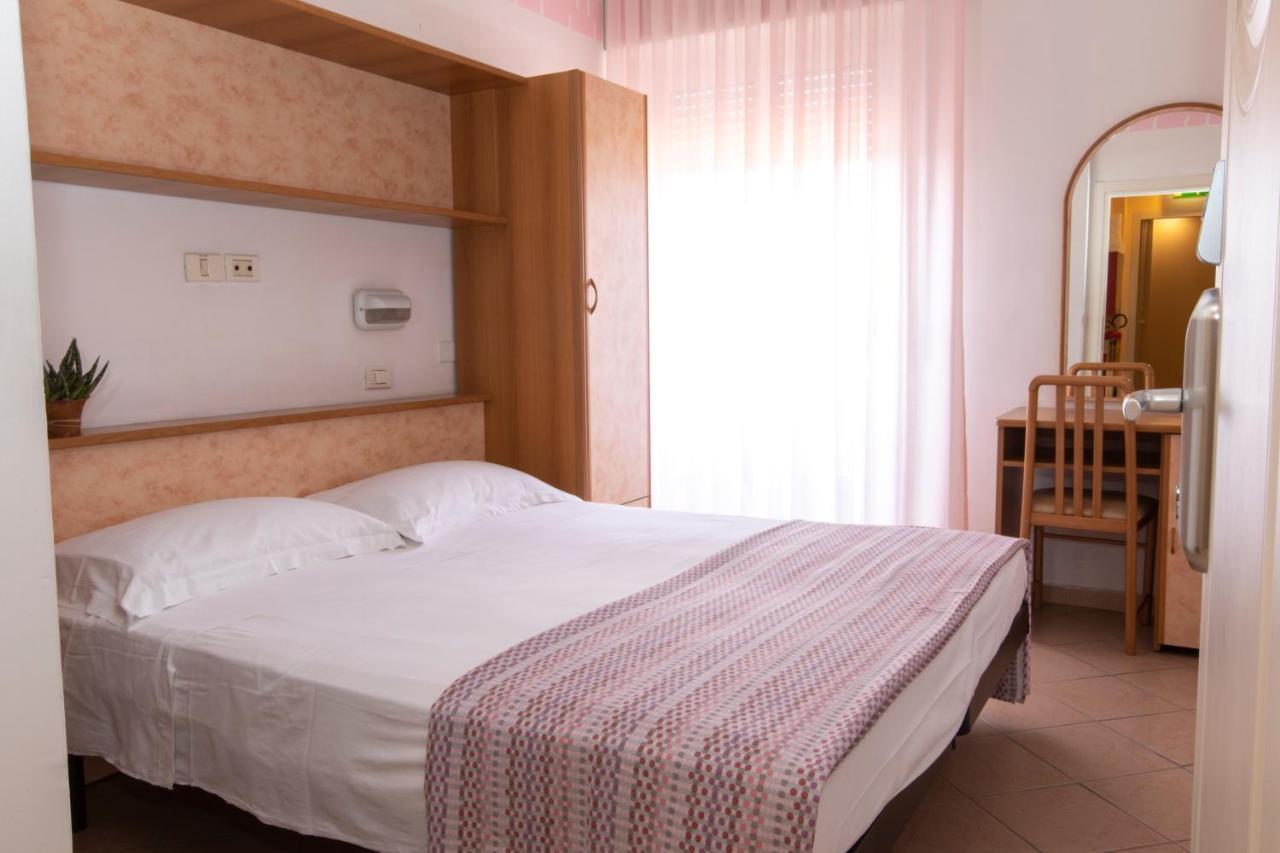 Hotel Holland Rimini Bagian luar foto