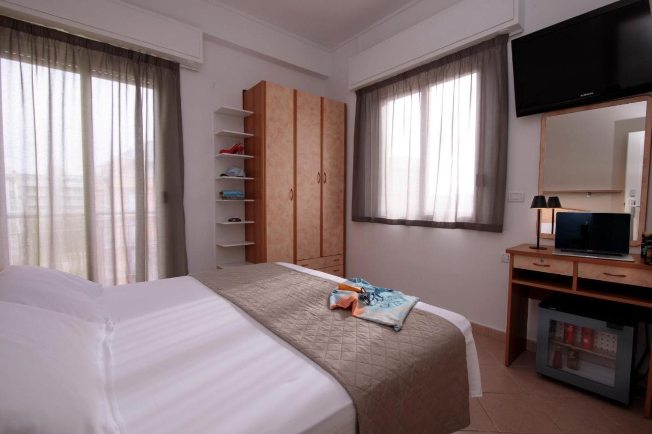 Hotel Holland Rimini Bagian luar foto