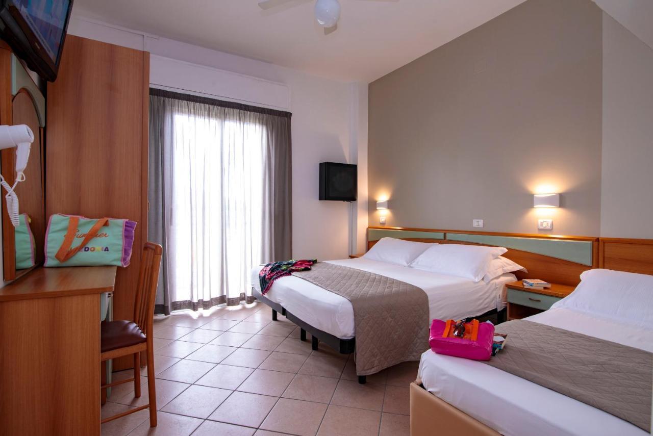 Hotel Holland Rimini Bagian luar foto