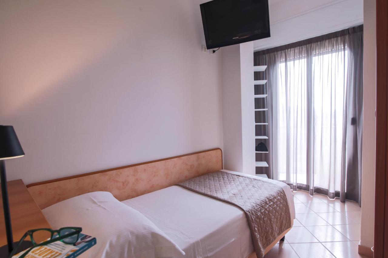 Hotel Holland Rimini Bagian luar foto