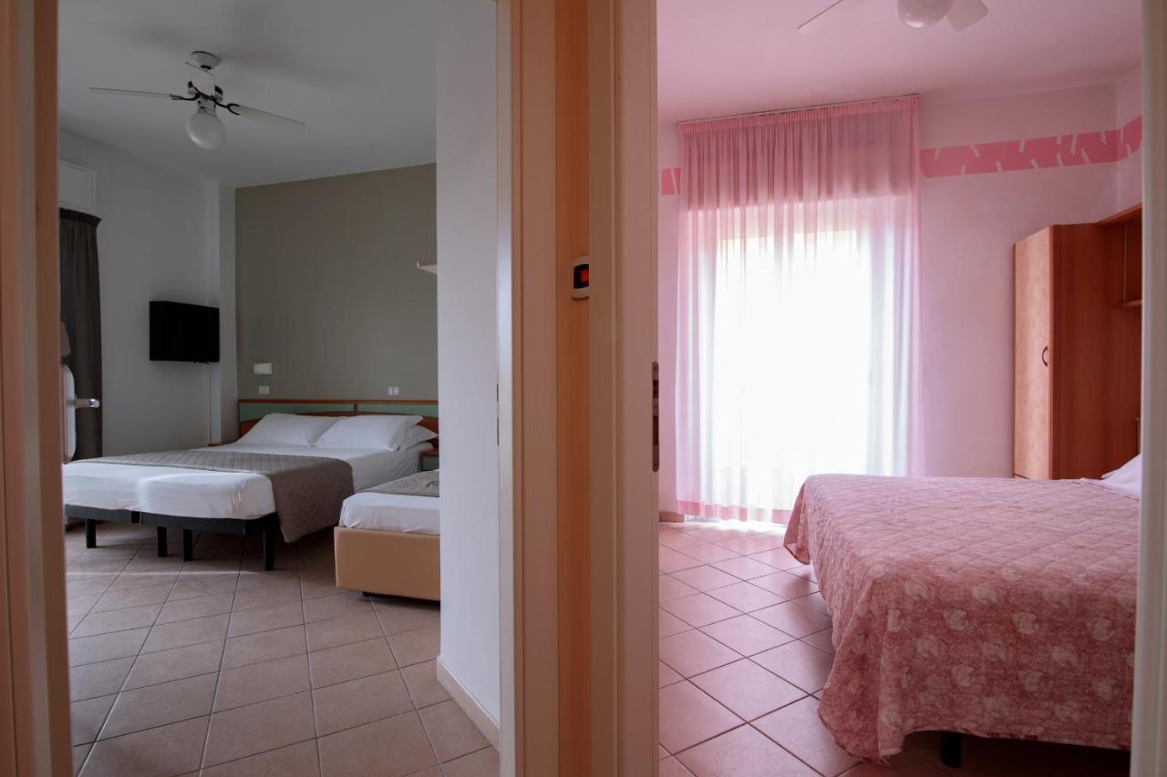 Hotel Holland Rimini Bagian luar foto