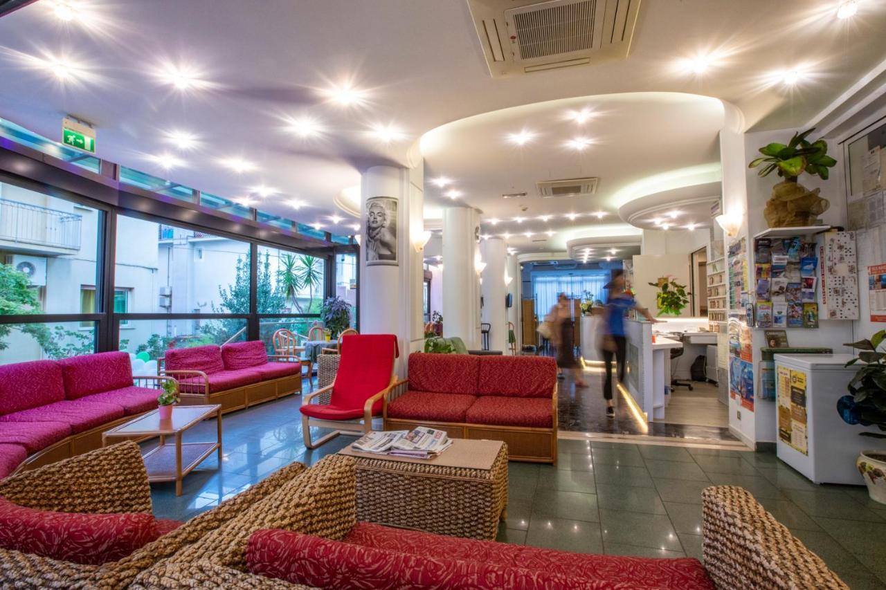 Hotel Holland Rimini Bagian luar foto