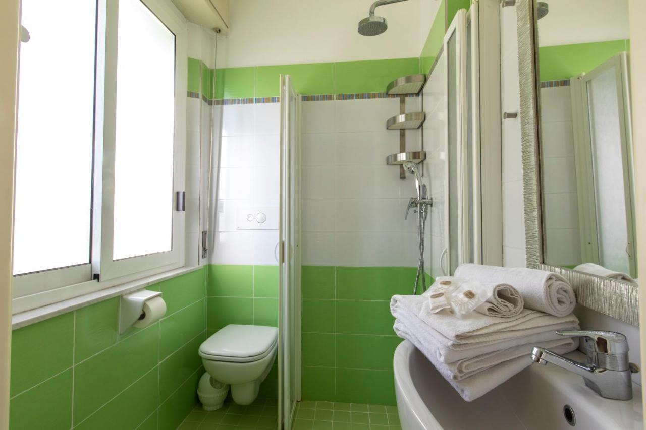 Hotel Holland Rimini Bagian luar foto