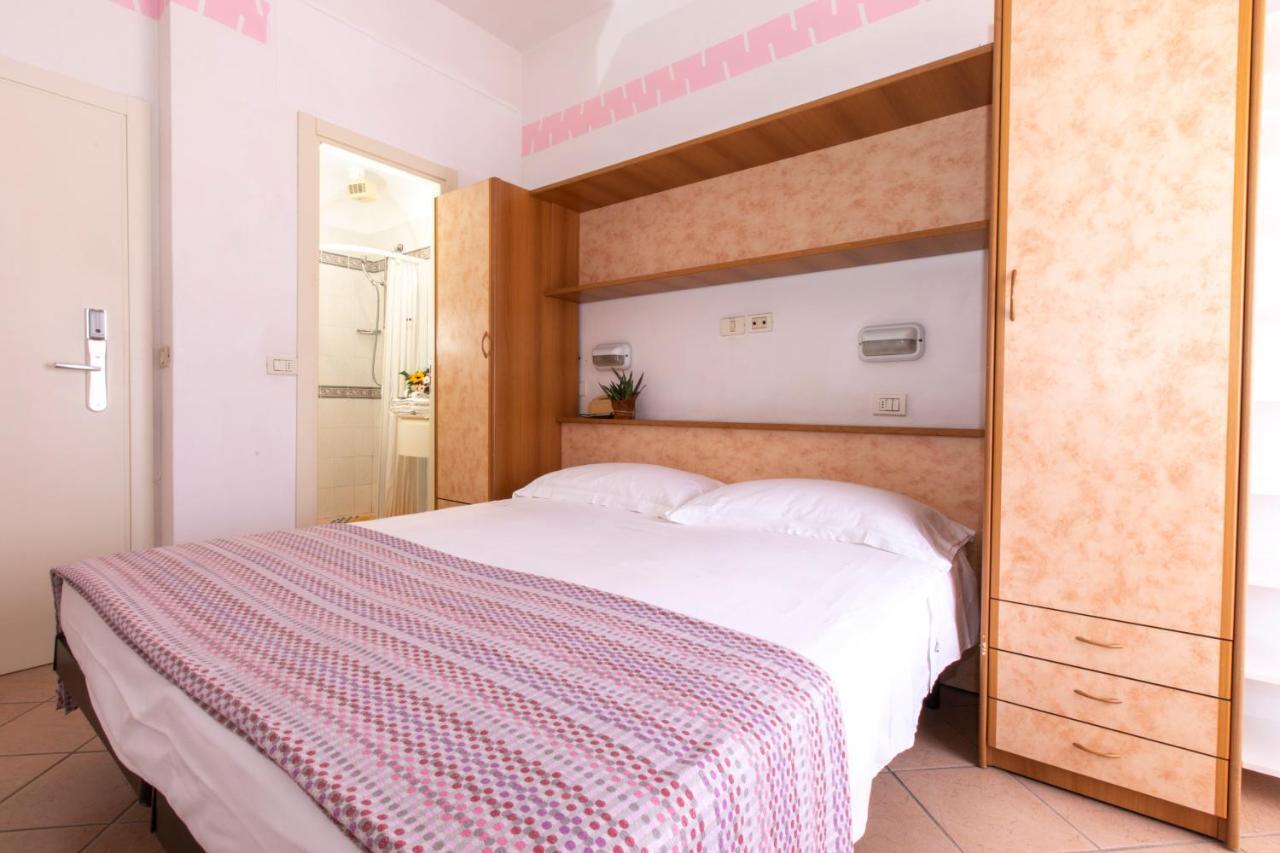 Hotel Holland Rimini Bagian luar foto